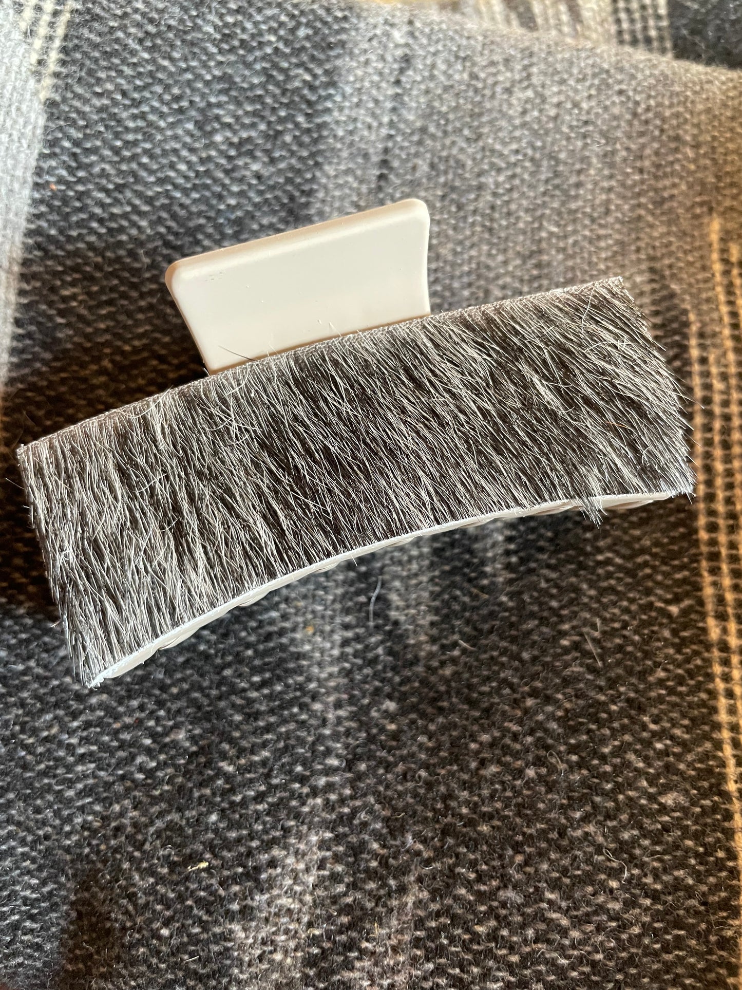 Medium hair on hide - claw clip