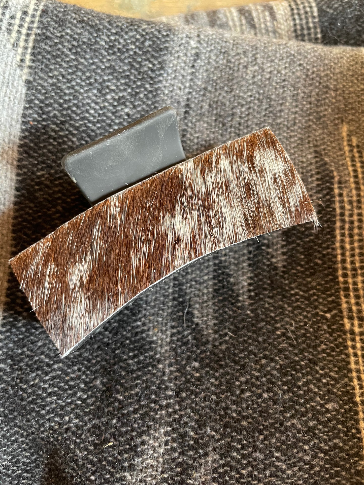 Medium hair on hide - claw clip